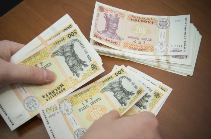Populația preferă economiile în moneda națională