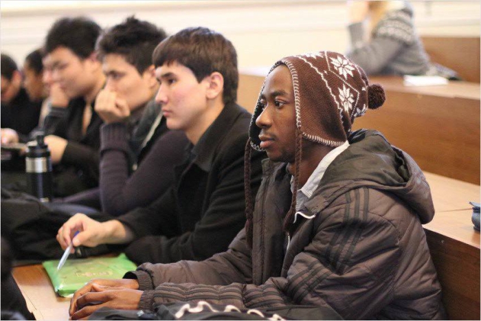 Unul din zece studenți din Moldova provine din străinătate