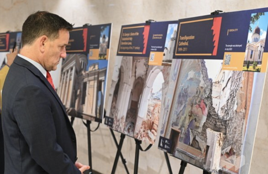 Expoziția „Renașterea în glorie și putere”, inaugurată la Parlamentul