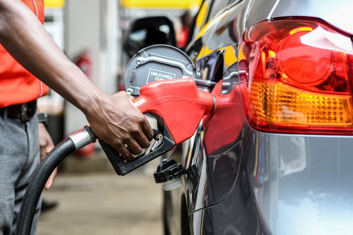 Prețurile carburanților la pompă fac salturi considerabile