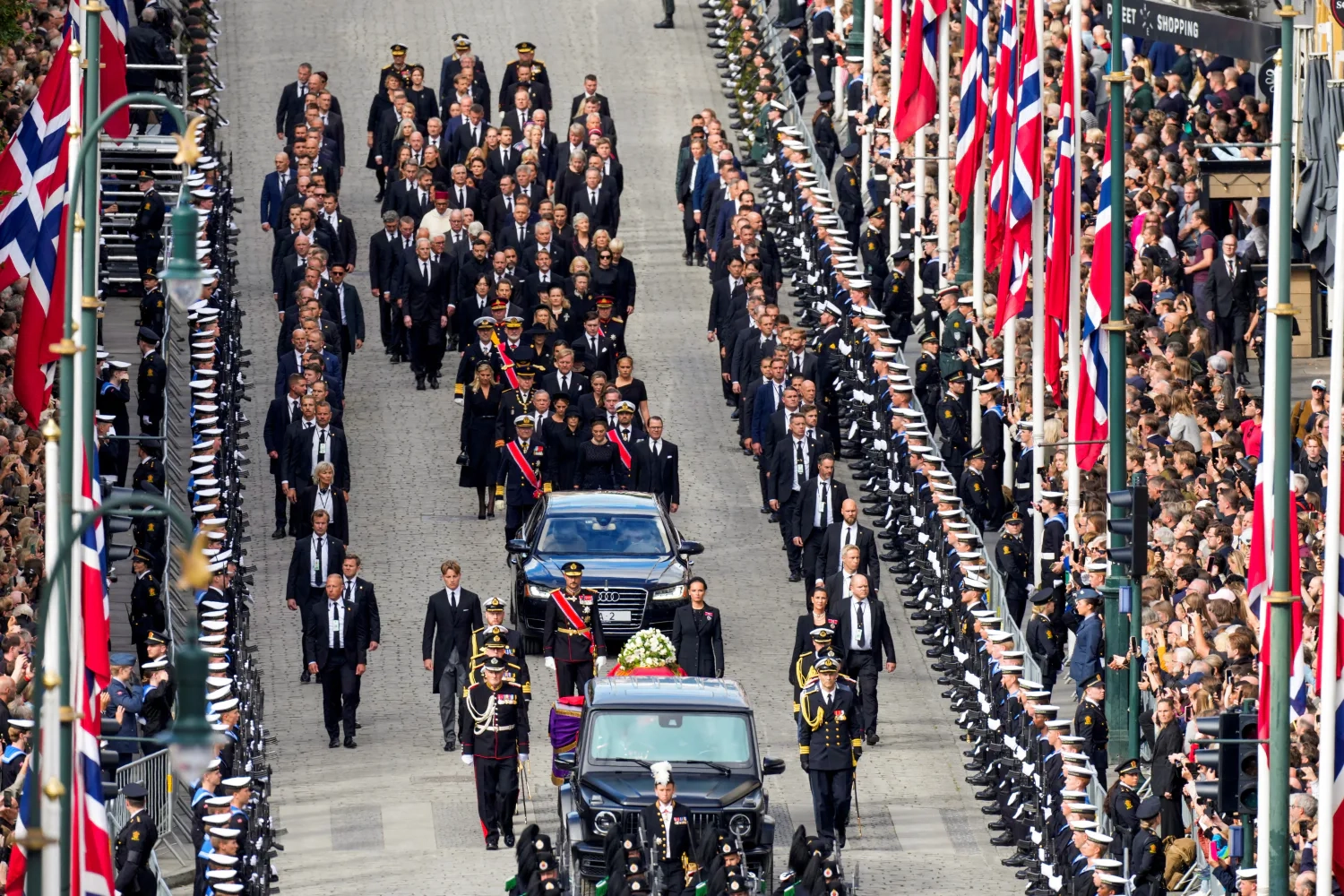Norvegia l-a petrecut pe ultimul drum pe regele Harald al V-lea
