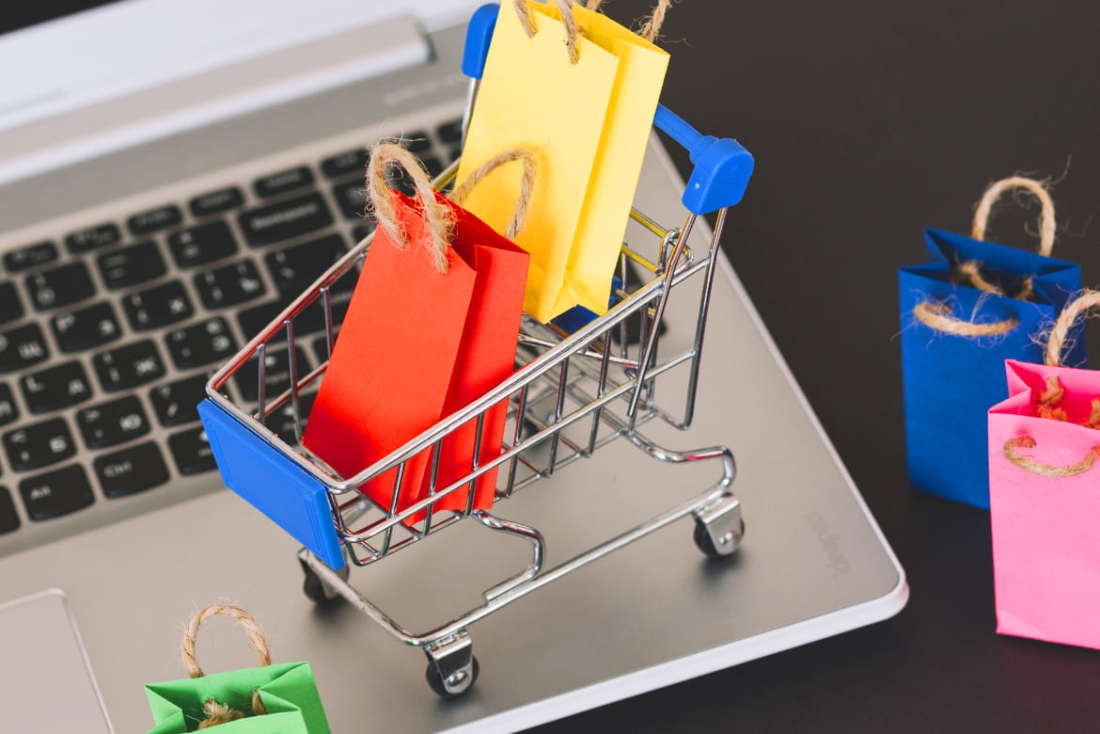 12 lei per colet plus TVA 20%: Reguli noi pentru cumpărăturile online
