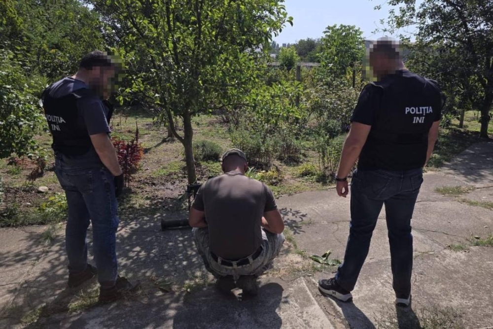 Două lansatoare de grenade antitanc, descoperite în locuința unui bărbat din comuna Cocieri
