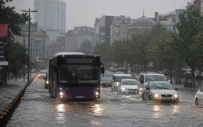 Ploile torențiale au paralizat o mare parte a orașului Istanbul