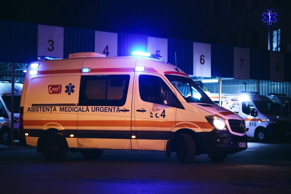 Ambulanța, solicitată de aproape 15 mii de ori