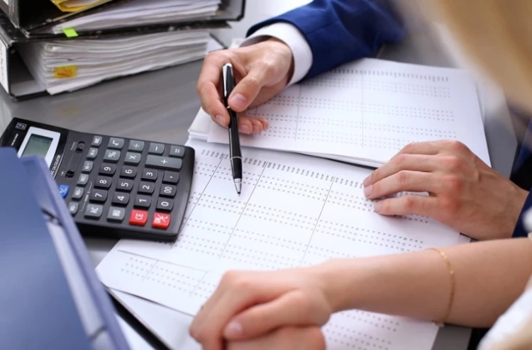 Proiectul bugetului: accent pe economisirea banilor