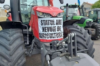Fermierii din mai multe raioane au venit cu tractoarele în Capitală