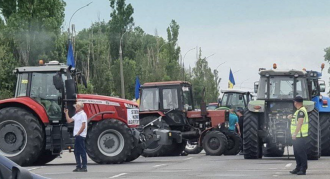 Agricultorii de la ”Forța Fermierilor” și-au adus tractoarele la Guvern