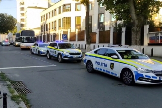 Zeci de angajați ai Ambasadei Federației Ruse la Chișinău au plecat astăzi spre Moscova