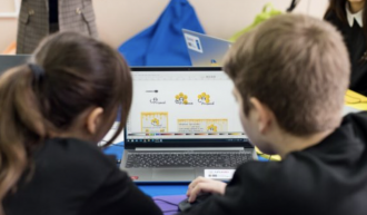 Peste 5 mii de laptopuri noi vor ajunge în școlile din țară