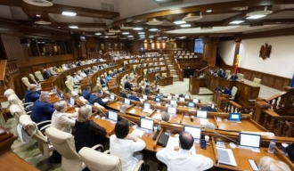 Deputații au revenit în sala de plen