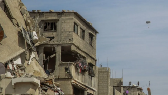 Forțele militare americane au parașutat zeci de tone de ajutor umanitar în nordul Fâșiei Gaza