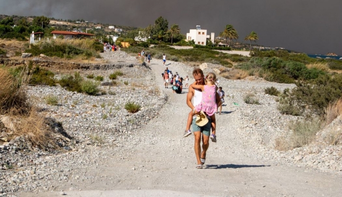 Grecia oferă vacanțe gratuite turiștilor evacuați din cauza incendiilor din Rodos
