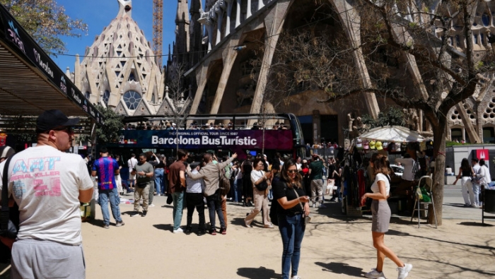 Spaniolii încep să se sature de vizitatorii străini