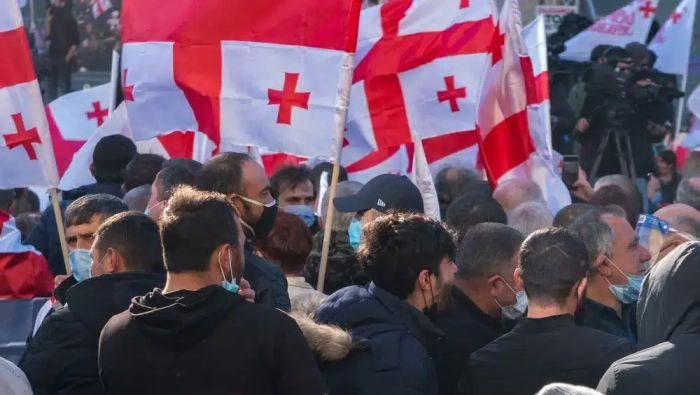 Proteste masive în Georgia împotriva legii agenților străini „de tip rusesc”: zeci de persoane au fost reținute