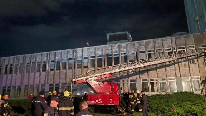 Incendiu la Casa Radio din capitală: 12 echipaje de pompieri au luptat pentru stingerea focului