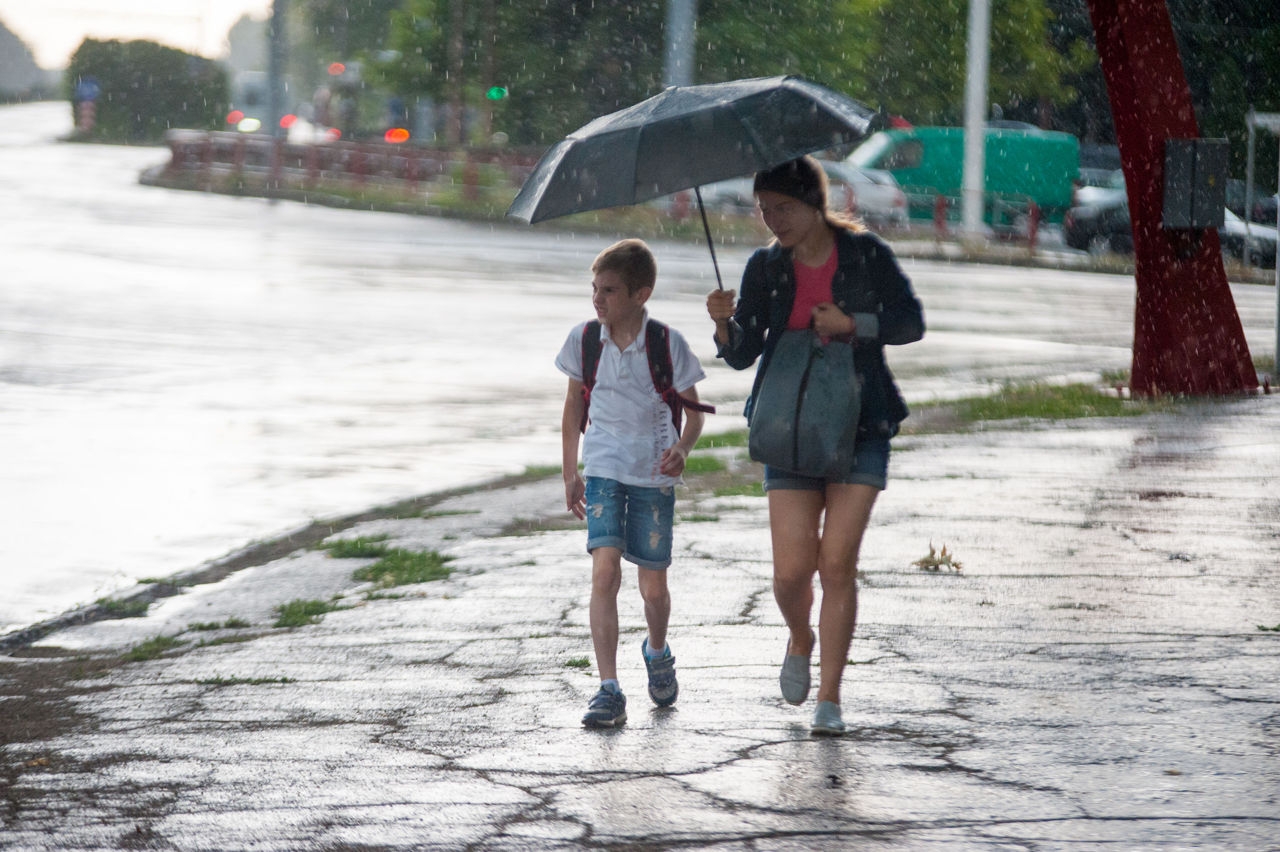 Ploi și vânt puternic noaptea! Meteorologii anunță Cod galben de schimbare a vremii
