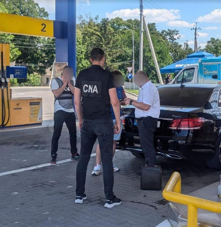 Un vameș din cadrul Postului vamal Sculeni a fost reținut într-un dosar de corupere pasivă
