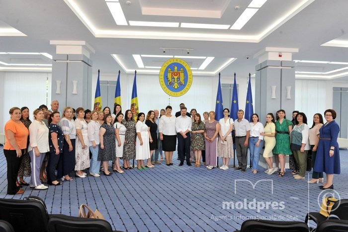 Cel de-al doilea grup de profesori din Moldova merge la Iași pentru cursuri de română