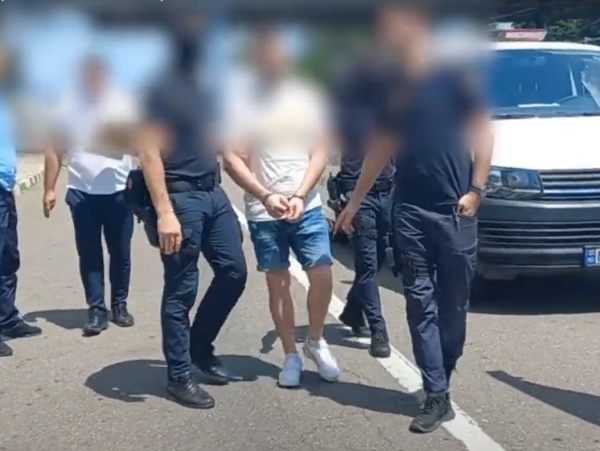 Un român, anunțat în căutare, reținut la Aeroportul Internațional Chișinău