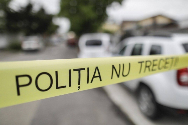 Un băiețel de un an și șapte luni a fost strivit de roțile unui automobil
