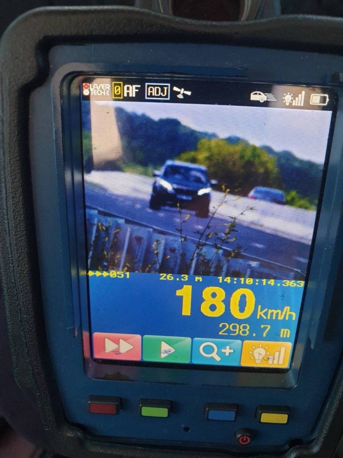 Mai mulți șoferi au rămas fără permis de conducere, după ce au încălcat limita de viteză
