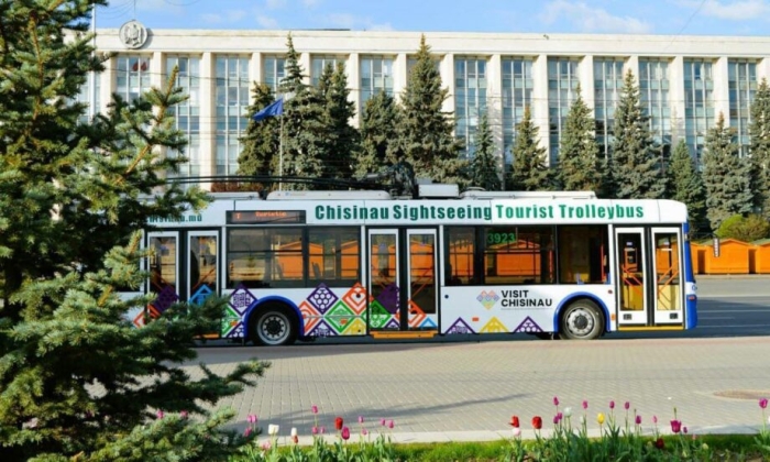 Troleibuzul turistic revine pe străzile capitalei