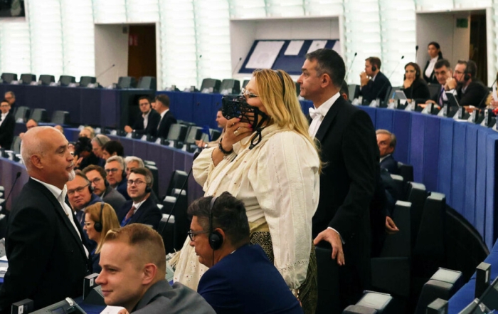 Eurodeputata Diana Șoșoacă a fost scoasă din plenul Parlamentului European