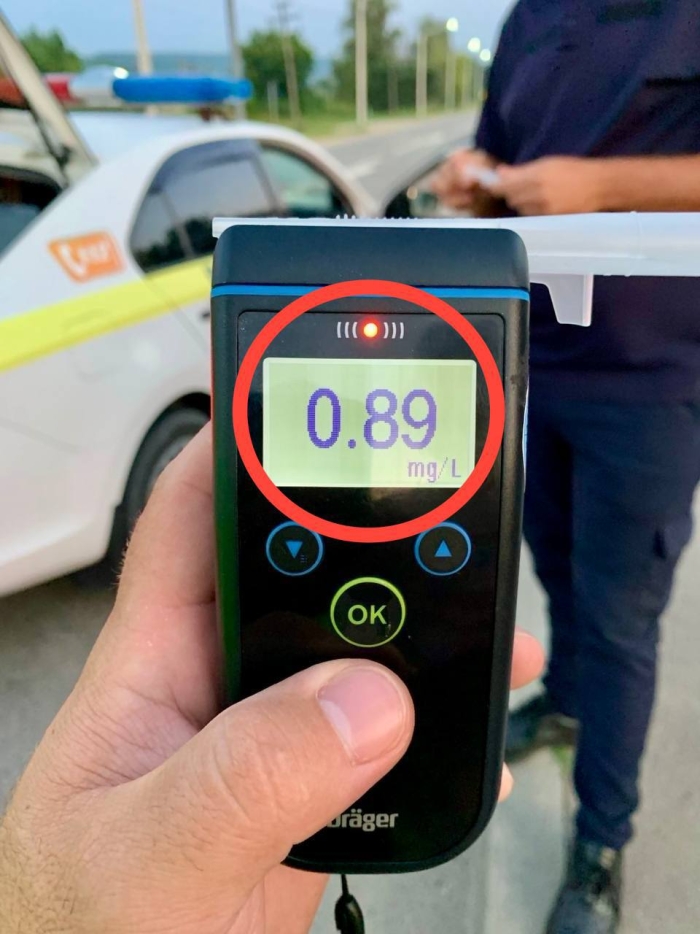 O șoferiță a rămas fără mașină, după ce a fost prinsă beată la volan