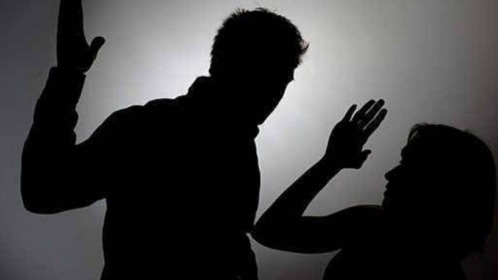 Un bărbat care și-a ucis cu o deosebită cruzime soția, condamnat la zeci de ani de pușcărie