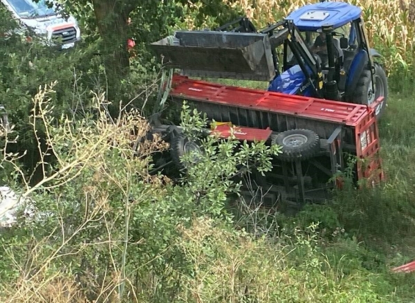 Doi bărbați au decedat după ce au căzut din remorca unui tractor