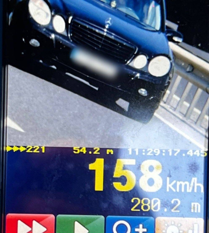 Tânăr de 20 de ani, suprins cu 158 km/h