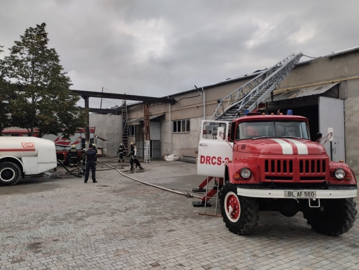 Un incendiu de proporții a izbucnit în această noapte în municipiul Bălți