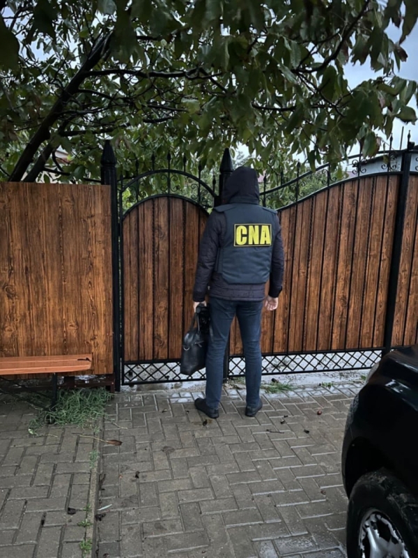 Un procuror și șeful unui post vamal, suspectați de îmbogățire ilegală