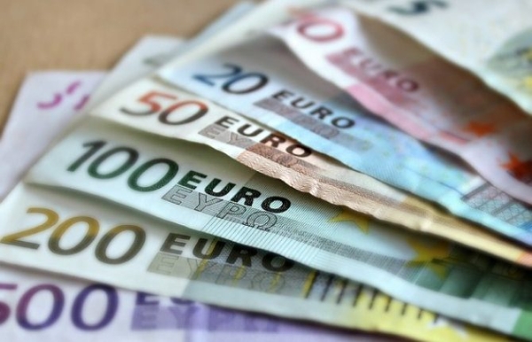 Vezi cursul valutar stabilit de BNM