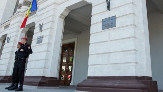 ÎN AȘTEPTAREA NOULUI PROCUROR