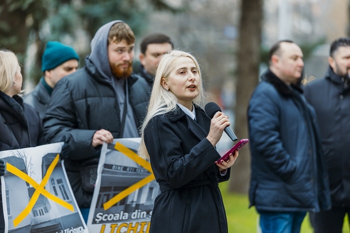 Социалисты вышли на протест: "Не закрывайте сельские школы!"