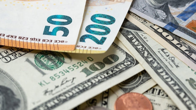 Cât valorează un euro și un dolar?