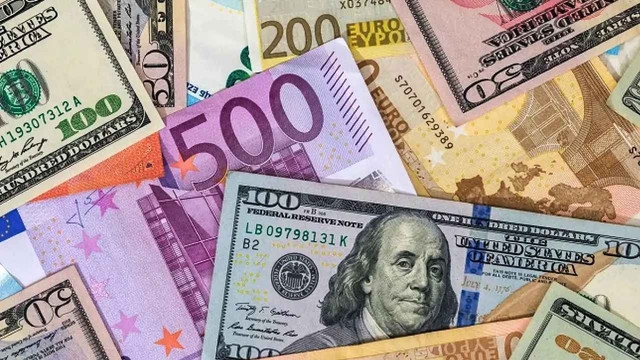 Cât valorează un euro și un dolar?