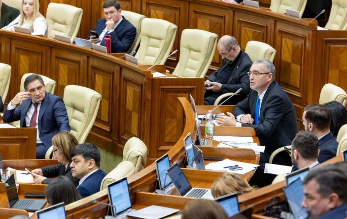 Usatîi a criticat modificările propuse la Regulamentul Parlamentului