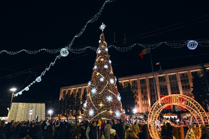 Magia Crăciunului te așteaptă în Piața Marii Adunări Naționale