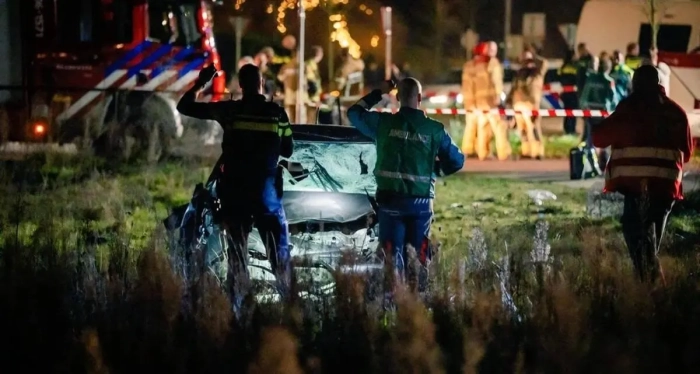 O mașină a intrat în mulțime la o paradă de Crăciun din Olanda