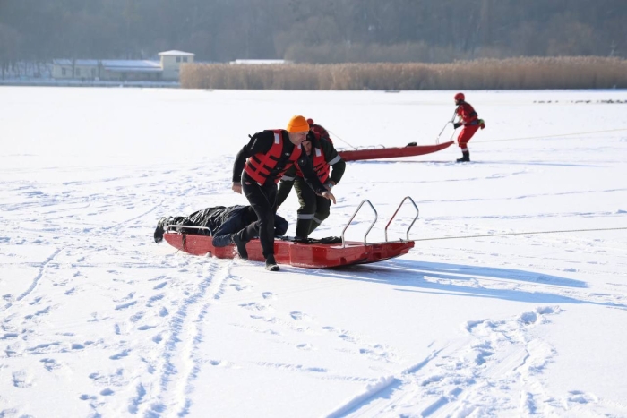 Salvatorii au lansat o campanie de informare pentru a preveni tragedii pe gheață