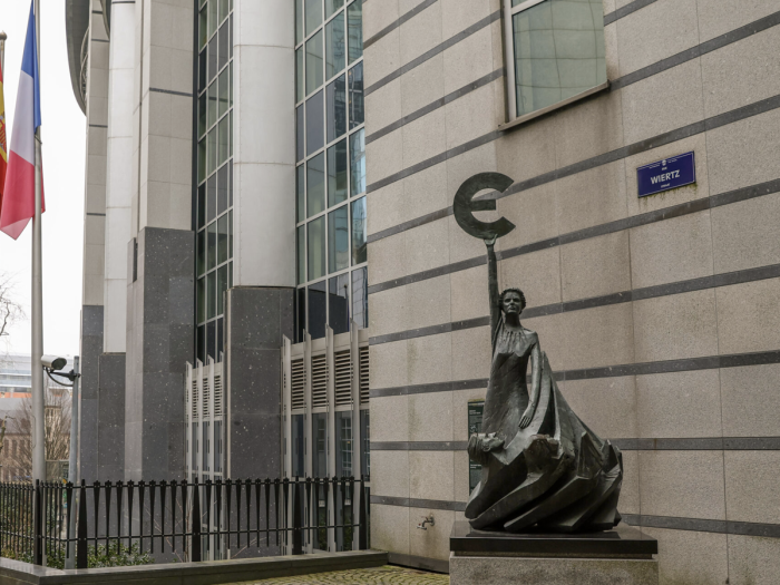 Bulgaria se pregătește să producă primele bancnote euro