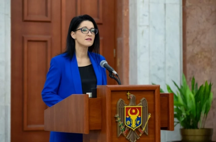 Deputații din opoziție inițiază o moțiune simplă împotriva ministrei muncii