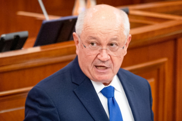 Moțiunea împotriva lui Munteanu, amânată