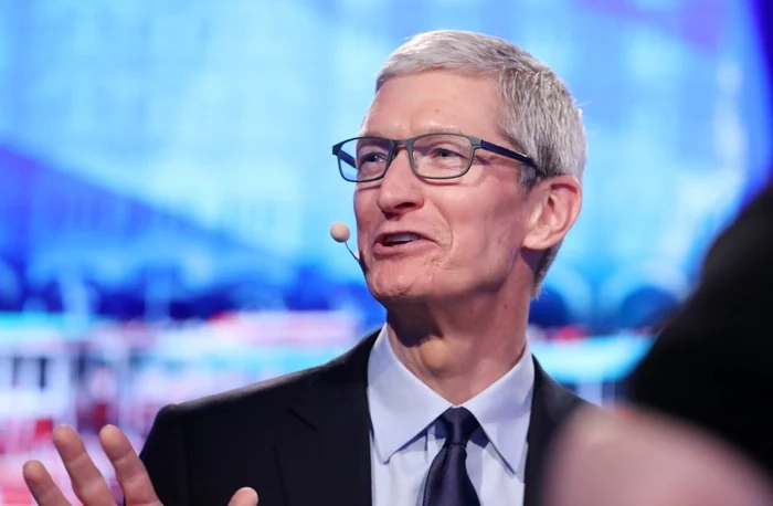 Тим Кук покидает пост гендиректора Apple