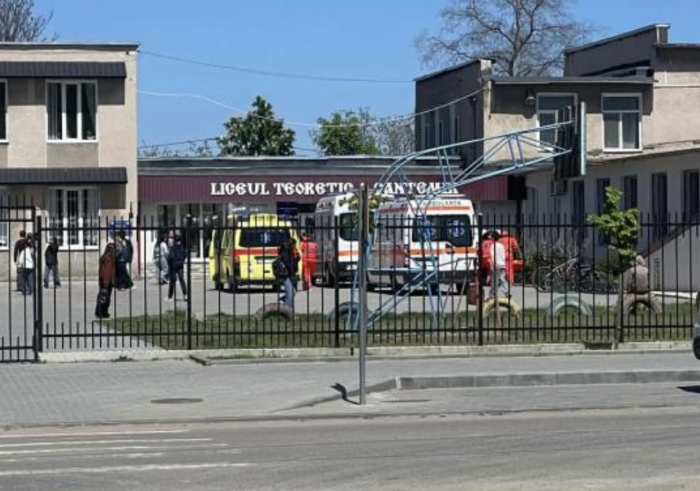 ЧП в лицее Кагула: школьники отравились слезоточивым газом
