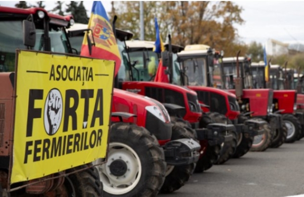 Fermierii amenință din nou cu proteste