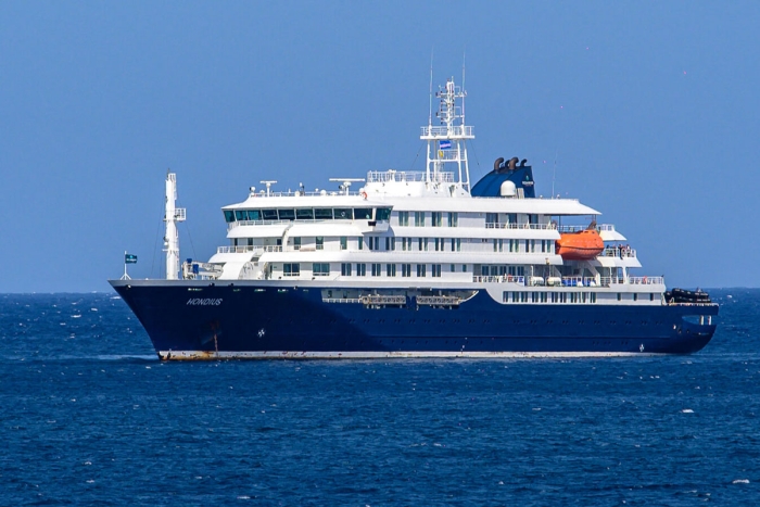 Opt dintre pasagerii vasului MV Hondius s-au îmbolnăvit